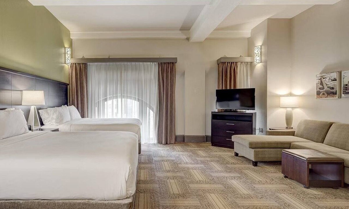 Downtown Baltimore Hotel | 3 Pet-Friendly Suites at Historic Location Near Power Plant Live!