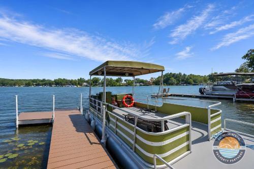 Twin Lakes House | 405 Waldeck Dr