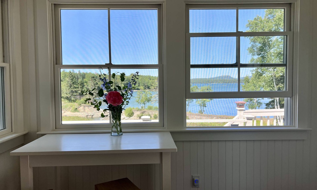 Hancock House | BEAUTIFUL OCEANFRONT COTTAGE WITH AMAZING WATER VIEWS & ACCESS