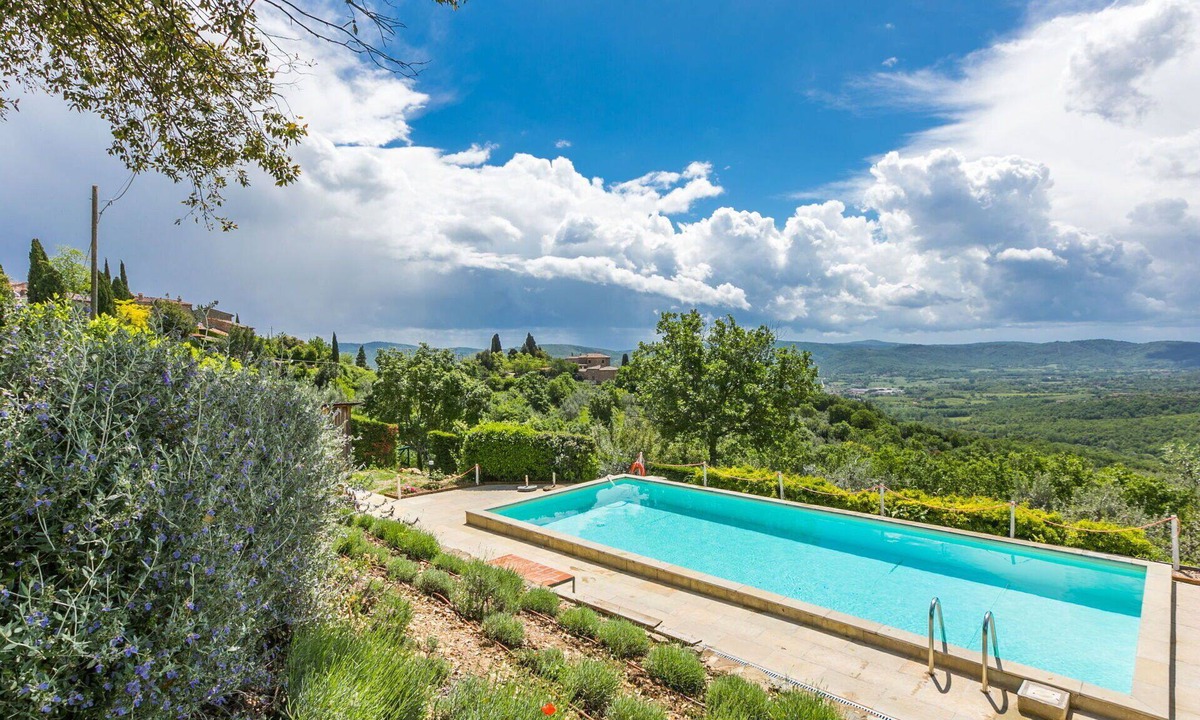 Bucine Villa | Beautiful private villa with WIFI, private pool, TV, patio, pets allowed and panoramic view