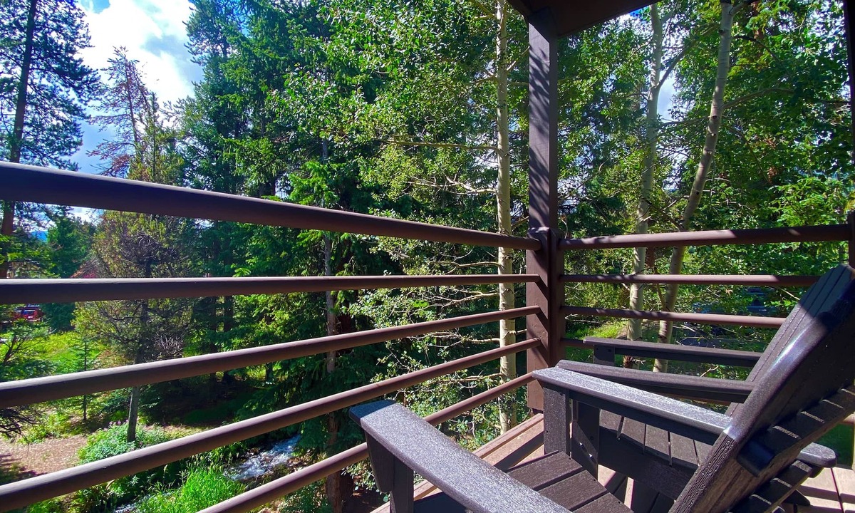 Four O'Clock Condo | Best Ski Slope View, Ski-in Condo. Easy to walk!