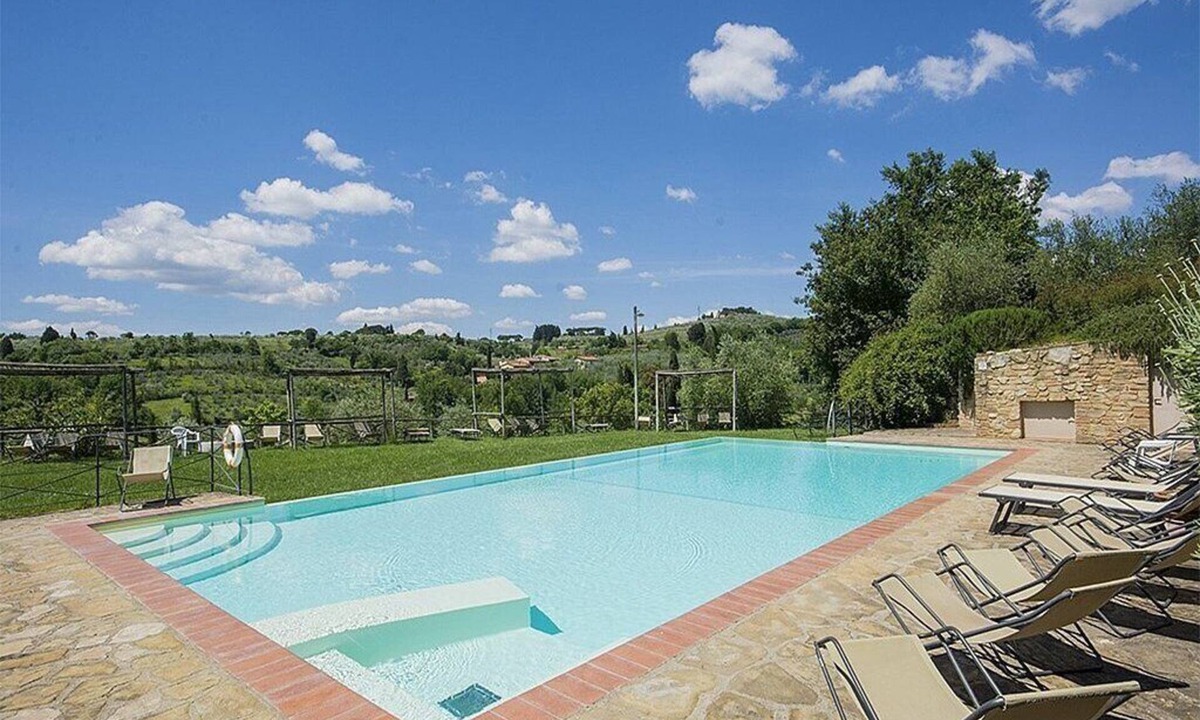 Grassina House | Casa Bonannia M: A bright two-story apartment in the characteristic style of the Tuscan countryside.