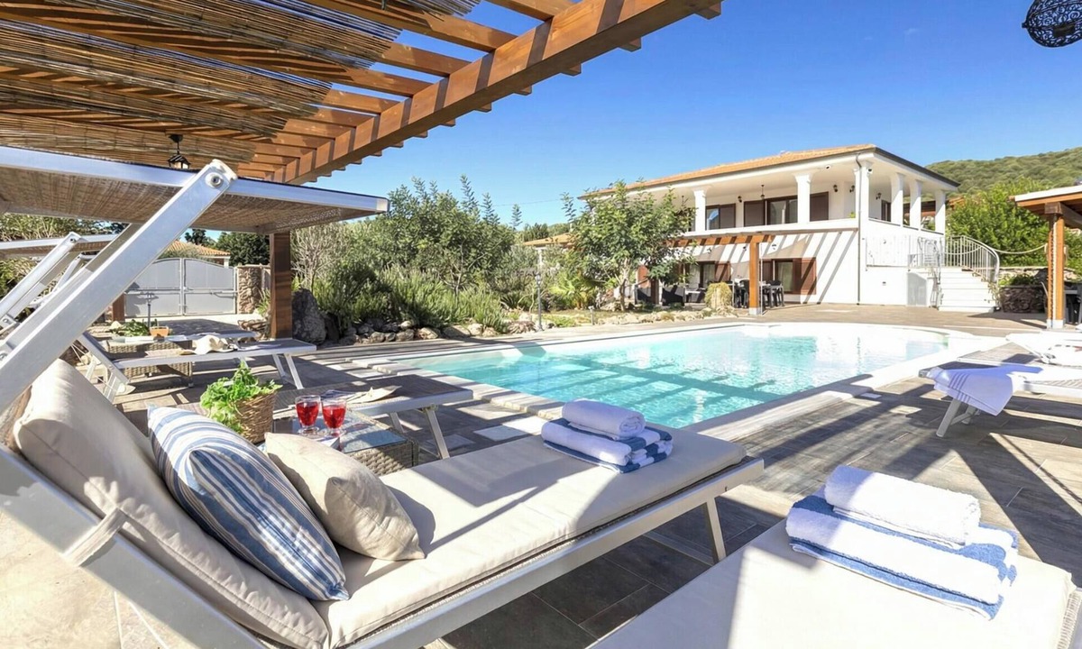 Alghero Villa | ClickSardegna Alghero Villa Flaminia, with independent swimming pool, SPA & Gym