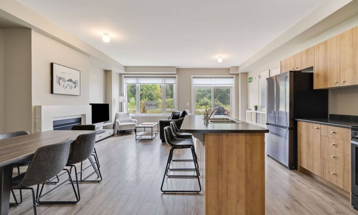 The Blue Mountains Villa | Crosswinds Cove: 3BDR Townhome Backing onto Blue