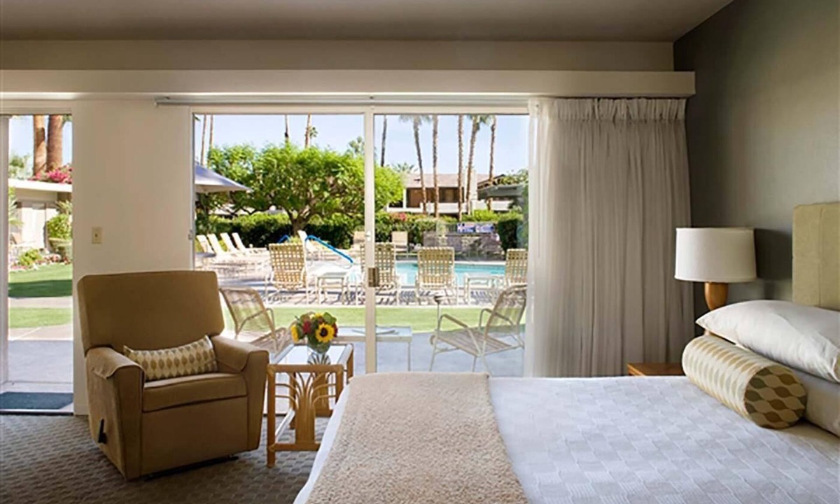 Historic Tennis Club Hotel | Desert Hills - 21 and Over - A Town & Desert Boutique Hotel