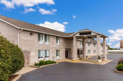 Fairview Heights Hotel | Econo Lodge Inn & Suites Fairview Heights St Louis