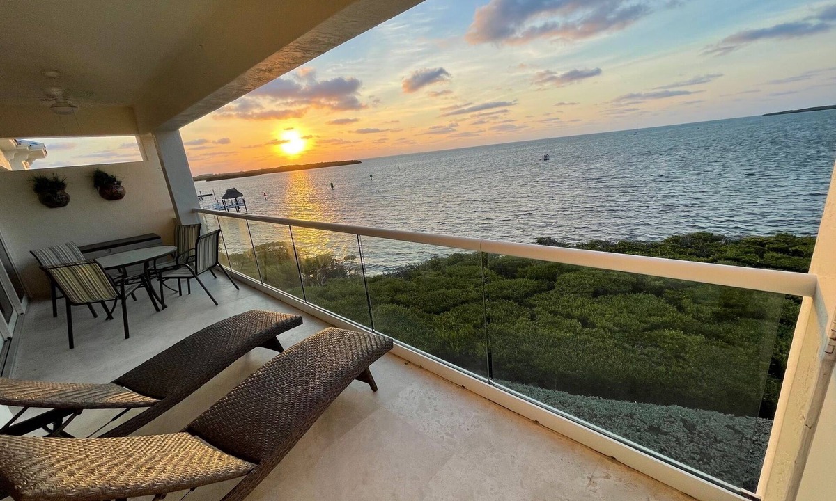 Rock Harbor Condo | FULL TIME MGR - LUXURY PENTHOUSE - OFFERS KEY LARGO'S BEST PANORAMIC OCEAN VIEWS