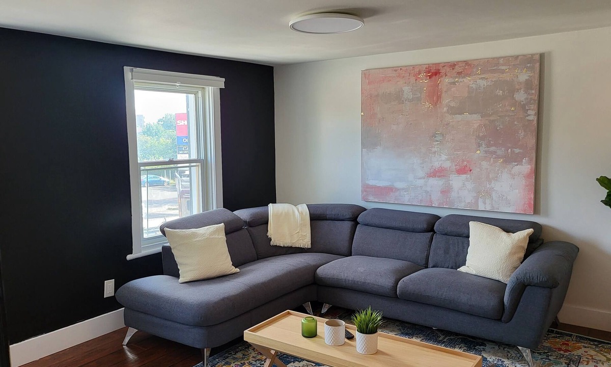 Vanier North Apartment | JstLikeHome - Old Ottawa