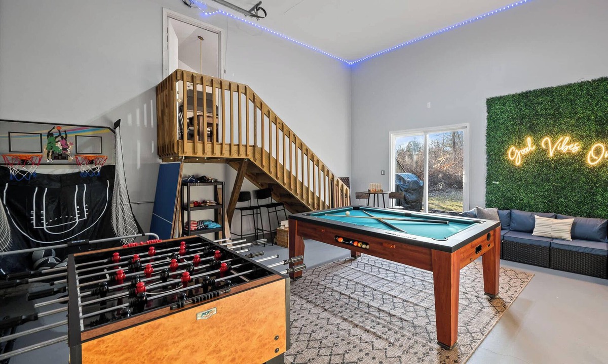 Como House | Lake Geneva House: Family Fun with Pool Table