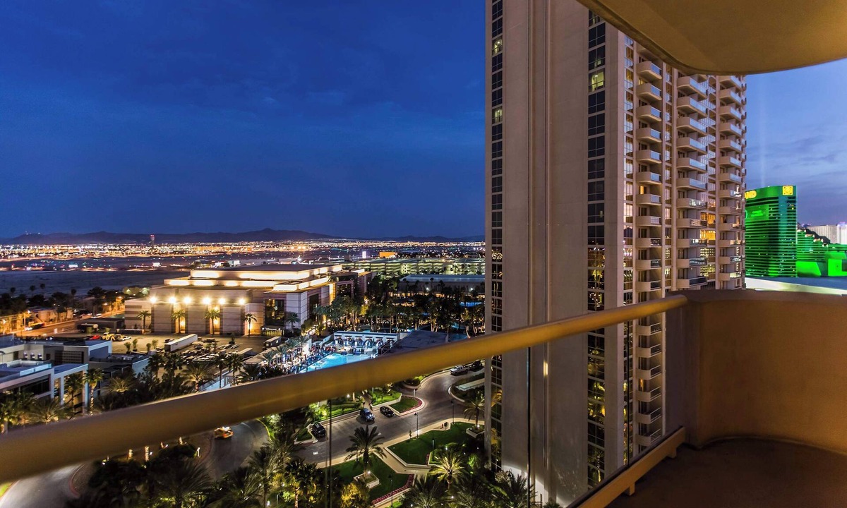 Las Vegas Apartment | Large 1BR at MGM With Strip View