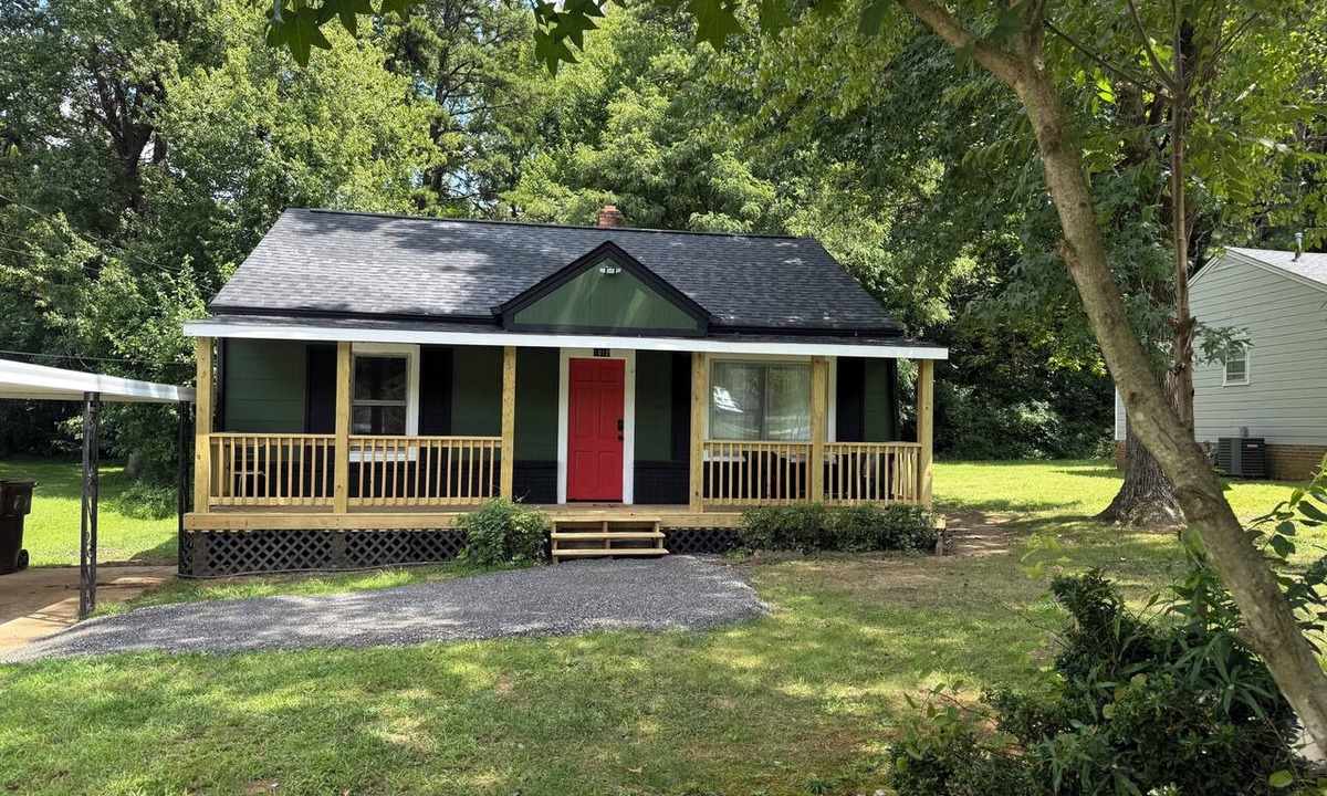 High Point House | Lovely house in High Point perfect for your next getaway, located next to HPU!
