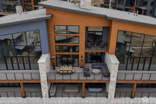 Brian Head House | Luxury Ski In and Ski Out Condo with Private Hot Tub and Sauna
