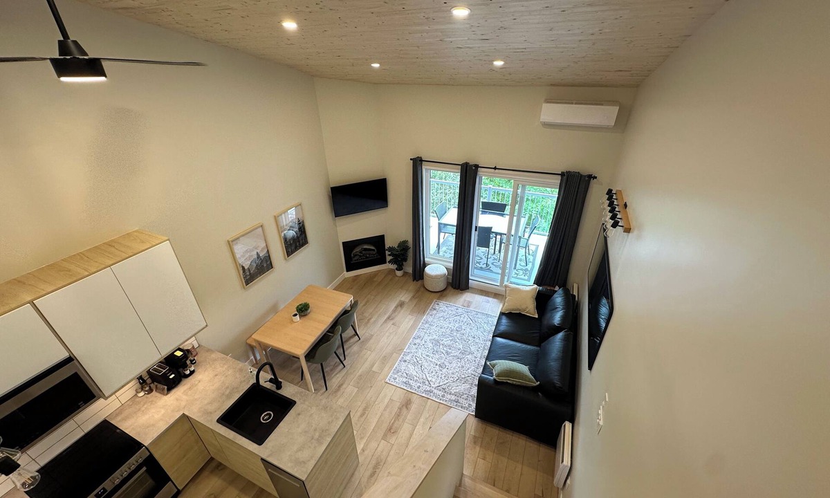 Mont-Tremblant Village Apartment | Nordic Fristad - Air Conditioning & Pool - 1 Bedroom - Mountain View