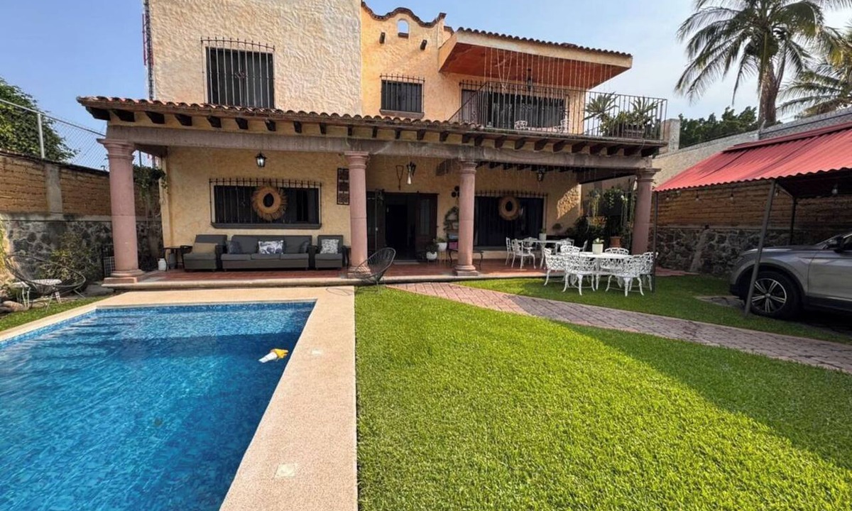 Temixco House | Please note: electricity is not included in reservations longer than 28.