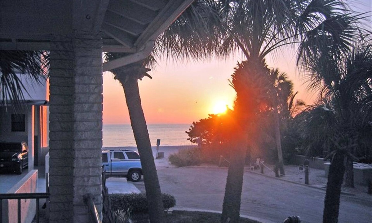 Madeira Beach Condo | PRIVACY, RELAX with the DOLPHINS at the SEASIDE,no people. LOUNGERS & UMBRELLA,