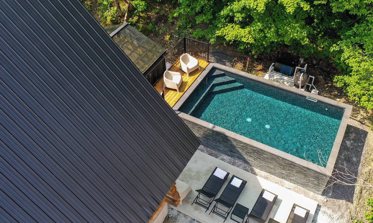 Saint-Philemon Ski Chalet | Private Heated Pool | Spa | Party | The Animal