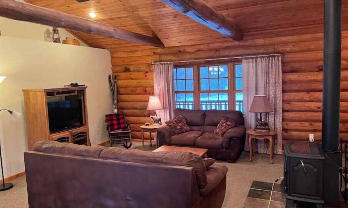Hatfield Cabin | Private Log Cabin near Lake Arbutus and ATV trails
