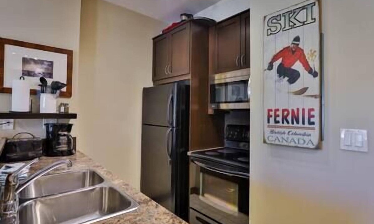 West Fernie Condo | Silver Rock Studio with full kitchen and Pool