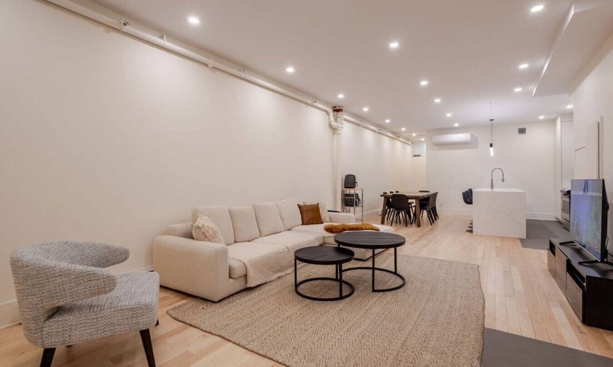 Milton Park Apartment | Spacious 4BR Prime MTL Location