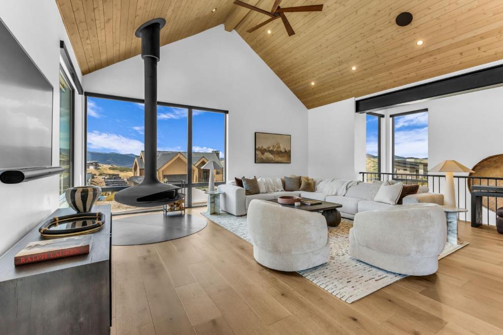 Park City Villa | Wasatch View - Luxury Alpine Retreat with Private Hot Tub and Mountain Views