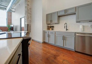 2BR 2BA Spacious Historic Loft With Gym by ENVITAE in Kansas City