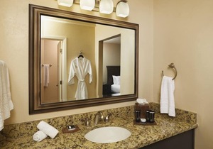 4 Serene Units in 40-Acre Property, Perfect for Special Events! On-Site Dining in Paradise Valley