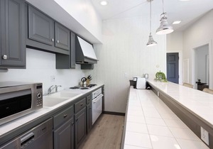 Aspen Mountain Hideaway - Stunning Views! Modern Decor, Wood FP, Outdoor Pool, HT & Walk to Town in Aspen