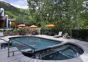 Aspen Mountain Hideaway - Stunning Views! Modern Decor, Wood FP, Outdoor Pool, HT & Walk to Town in Aspen