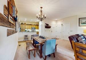 Beautiful & secluded mountain condo w/a full kitchen, furnished deck, & views in Sugar Mountain