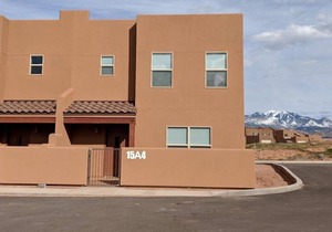 Beautiful townhome with stunning views, two master suites, sleeps 6 in Moab