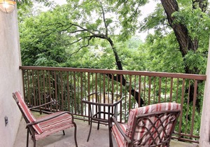 Comal River Retreat | WiFi | Sleeps 8 | Pool in New Braunfels