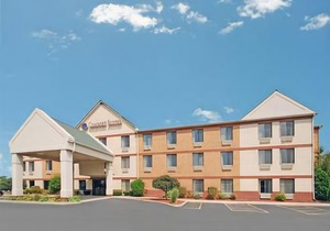 Comfort Inn & Suites Near Tinley Park Amphitheater in Tinley Park