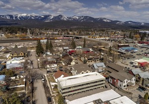 Downtown Whitefish condo located a stones throw to all Whitefish shops, restaurants and bars!! in Whitefish