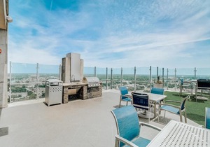 FRONTDESK Uptown Apts with City Views Charlotte in Charlotte