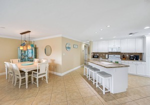 *GEM!*3 BR BEACH HOUSE w/HEATED POOL, short ride to the beach! in Naples