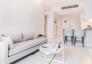 Junior Suite-Cozy and Delicate near BTS Thonglor 舒适精致房近通罗天铁站 U9 in Khwaeng Khlong Tan Nuea