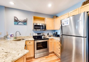 Newly-Remodeled, Ski-In/Ski-Out Condo w/Shared Pool/Hot Tub/WiFi/Washer/Dryer in Keystone