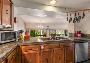 Oceanfront Complex With 2 Pools, Tennis Courts, and Expansive Ocean Views - 10-104 in Kailua-Kona