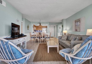 Oceanfront condo, community pool, beach access in North Topsail Beach