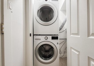 PET FRIENDLY-VANCOUVER 2BR GARDEN SUITE FOR 4 in Vancouver