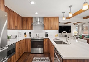 Quiet & Convenient. Walk to Aspen Shops/Dining/Hiking. Wood FP/Free Parking/Balcony. Walk to Skiing in Aspen