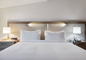 The Aspen Mountain Residences Luxury Studio King Room Mountainside in Aspen