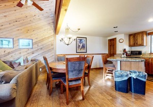 Updated Townhome with Gas Grill, Centrally Located, Allows Pet in Mammoth Lakes
