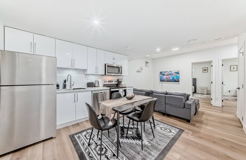 Northeast Edmonton House | 2-Bed, w/In-Unit Washer & Dryer, Cozy Living,1-2 Min Drive to Anthony Henday!