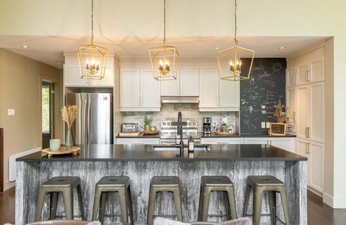 La Conception House | 4-BR Villa on the Lake with hot tub near Tremblant