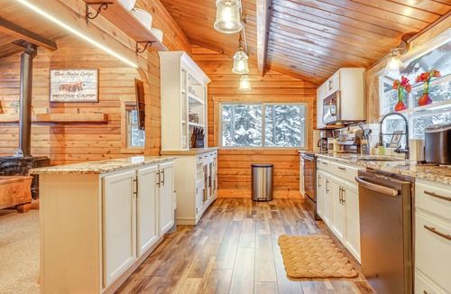 Blue River Cabin | 5 Mi to Breckenridge Ski Resort: Cozy Wood Cabin!