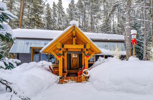 Blue River House | 5 Mi to Breckenridge Ski Resort: Cozy Wood Cabin!