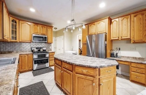 Ware House | A Quiet, Spacious and Private 4 Bedroom house for family reunion and getaway.