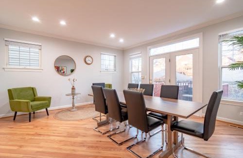 River North Villa | Beautiful 5br home for 14 guests with free parking