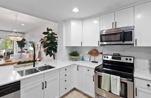 Rock Harbor Villa | Beautiful Oceanside Mariner`s 3 Bedroom Townhome